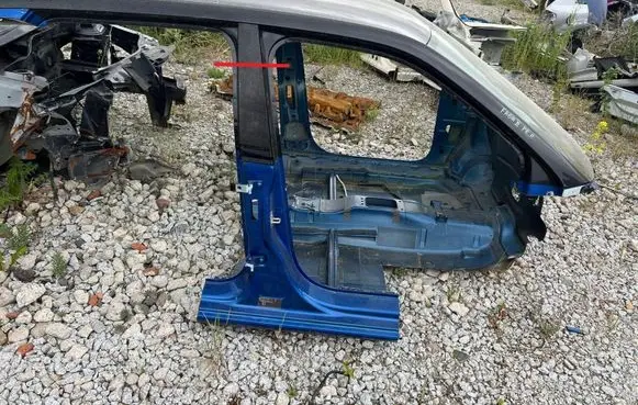 Other sill/pillar trim element