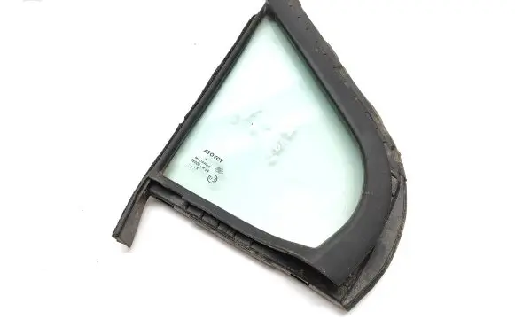 Toyota Yaris Front door vent window glass four-door 43R00097