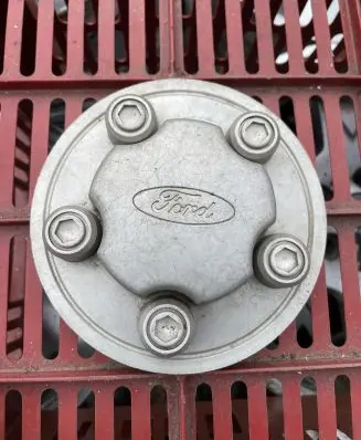 Ford Granada Original wheel cap 82GB1130AC G82520