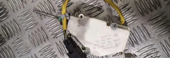 Fuel tank cap lock motor