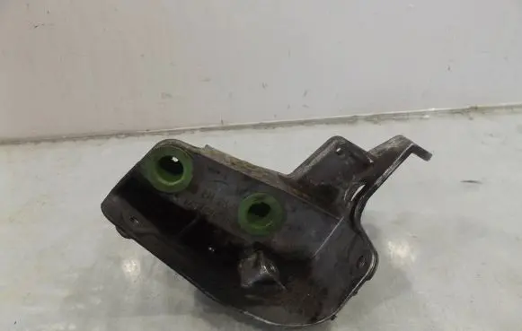 Mercedes-Benz C AMG W204 Engine mounting bracket A6460940141