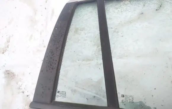 Opel Zafira A Rear vent window glass 