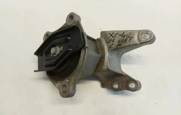Engine mount vacuum valve
