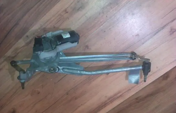 Renault Megane II Front wiper linkage and motor