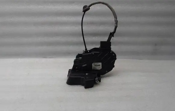 Volvo XC70 Front door lock 31253668 A048317