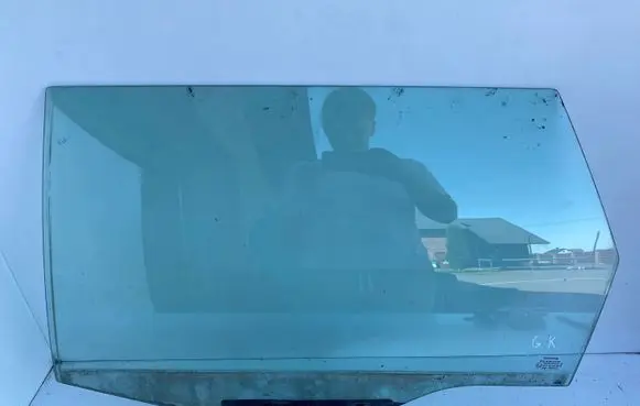 Toyota Avensis T220 Rear door window glass
