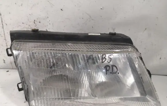 Volkswagen PASSAT B5 Headlight/headlamp