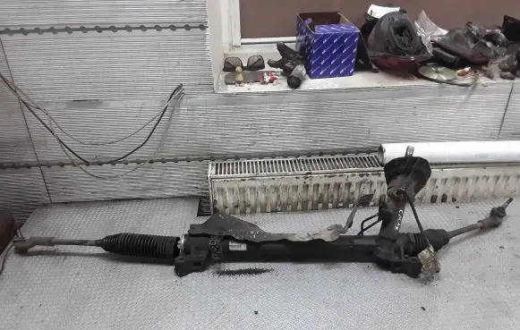 Ford Focus C-MAX Steering rack 3M513A500AN