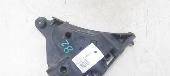 Front bumper mounting bracket