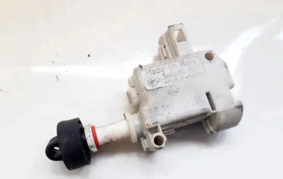 Volkswagen Golf V Central locking motor 