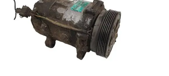 Volkswagen Golf IV Air conditioning (A/C) compressor (pump) 1J0820803