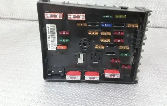 Volkswagen PASSAT B6 Fuse module 3C0937125
