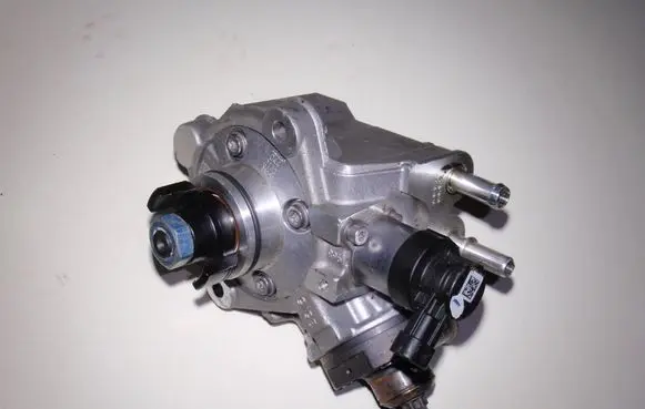 Iveco Daily 5th gen Fuel injection high pressure pump 0445010586 5801572470