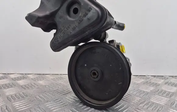 Mercedes-Benz CLS C219 Power steering pump 0054662001 LH2113596