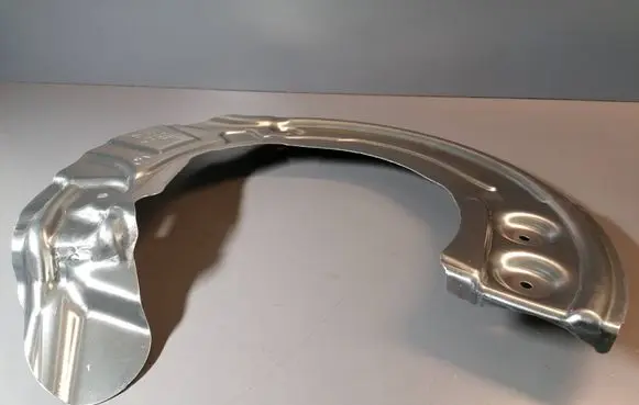 BMW 5 G30 G31 G38 Front brake disc dust cover plate 6861797 34106861797