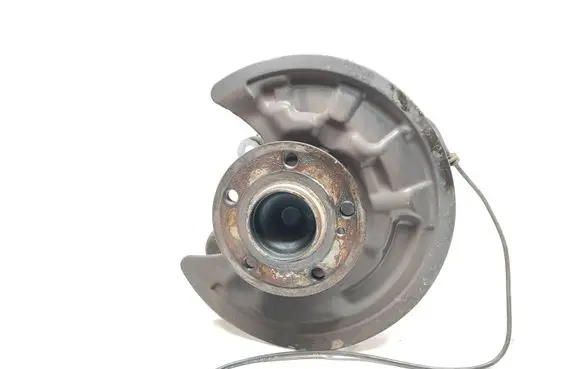 Mercedes-Benz B W246 W242 Rear wheel hub 2450406