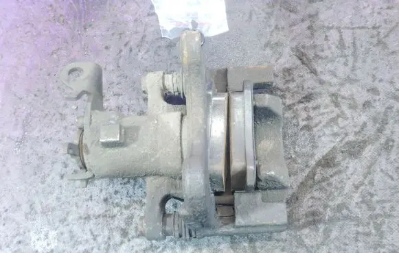Renault Megane II Rear brake caliper