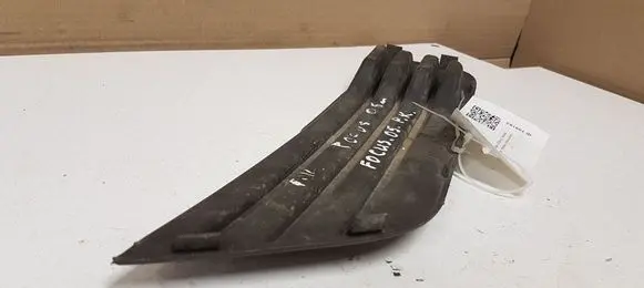 Ford Focus Front bumper lower grill 4M5119952