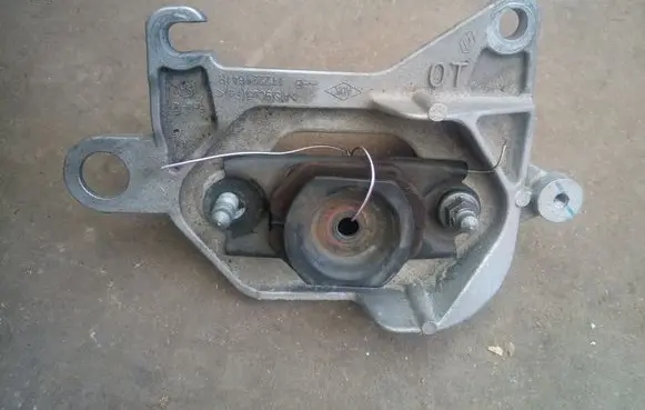 Nissan Qashqai Gearbox mount 112221641R