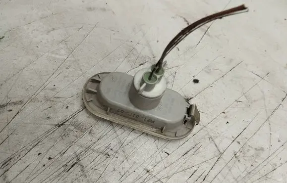 Seat Leon (1P) Front fender indicator light 6L0949117A W5W24CP