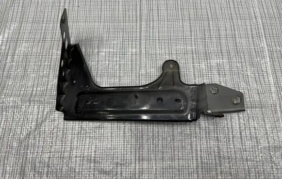 Maserati Grecale Fender mounting bracket C400
