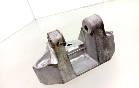 Renault Kadjar Engine mounting bracket 038172