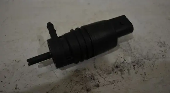 BMW X3 E83 Windscreen/windshield washer pump 8362154