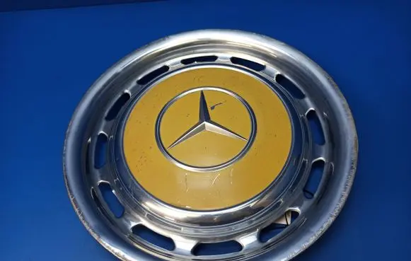 Mercedes-Benz COMPAKT W115 R14 wheel hub/cap/trim 