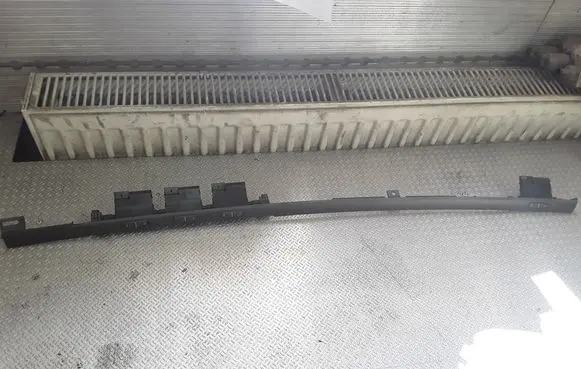 Dashboard glove box trim