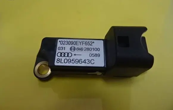 Audi A6 S6 C5 4B Airbag deployment crash/impact sensor 8L0959643C