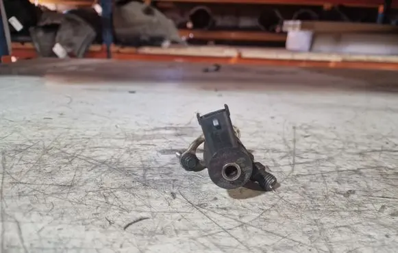 Volvo XC90 Fuel injector 30750283