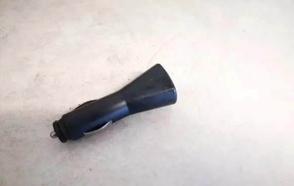 Mercedes-Benz E W211 USB socket connector 