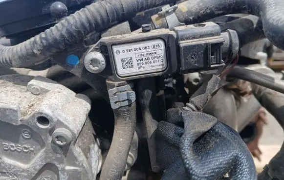 Audi A4 S4 B8 8K Exhaust gas pressure sensor 0281006083