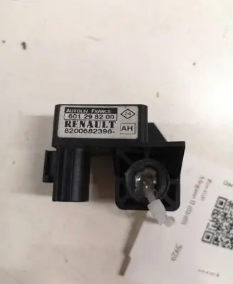 Renault Megane II Airbag deployment crash/impact sensor 8200682396
