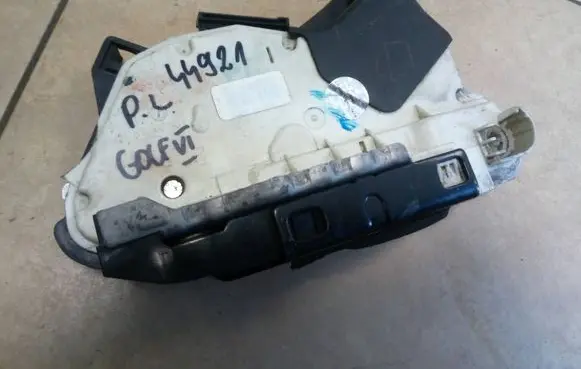 Volkswagen Golf VI Front door lock 5K1837015B NE44921