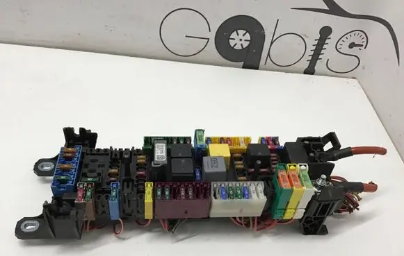 Mercedes-Benz Vito Viano W447 Fuse module A4475460046 A0009828223 A0009828323