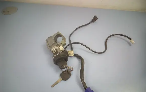 Subaru Legacy Ignition lock 88215AE000 X1T25172
