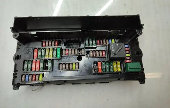 BMW 5 F10 F11 Fuse module 9252815