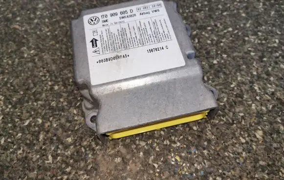 Volkswagen Touran I Airbag control unit/module 1T0909605D
