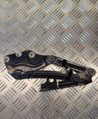Volkswagen Golf Plus Engine bonnet/hood hinges 5M0823301