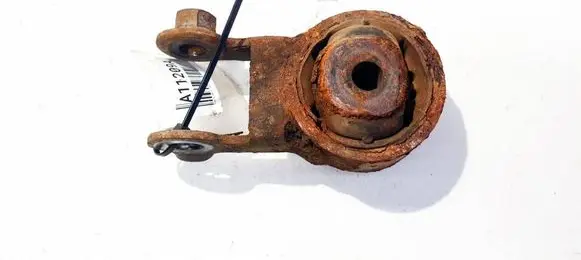 Toyota Yaris Engine mount bracket 