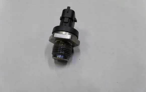 KIA Carens III Fuel pressure regulator 0281002706CRDI