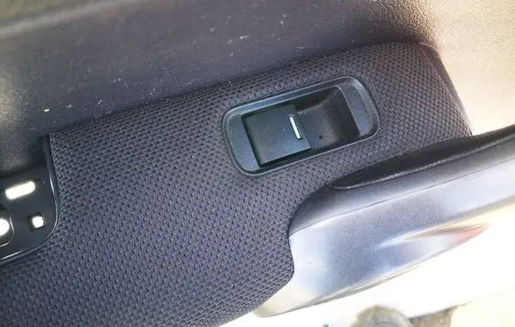 Honda CR-V Electric window control switch