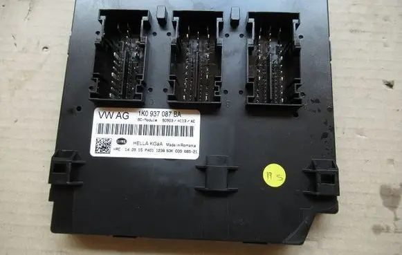 Volkswagen Jetta I Central body control module 5DK00966521T