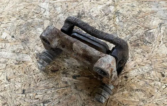 Opel Zafira A Brake caliper pad carrier rear 