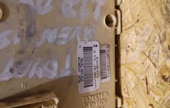 Toyota Avensis T250 Fuse module 82641CA010F