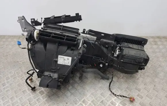 Volkswagen PASSAT B7 Interior heater climate box assembly 3C1820308