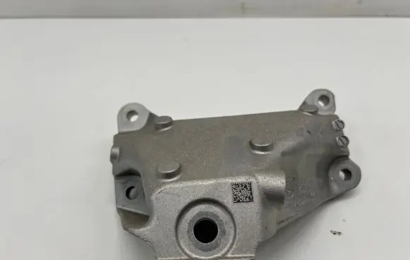 BMW X7 G07 Engine mounting bracket 6884474