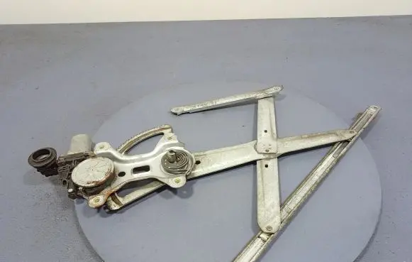 Toyota Sienna XL20 II Front door window regulator with motor 85710-AE010