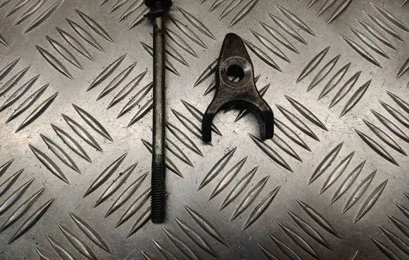 Toyota Avensis T220 Fuel Injector clamp holder 